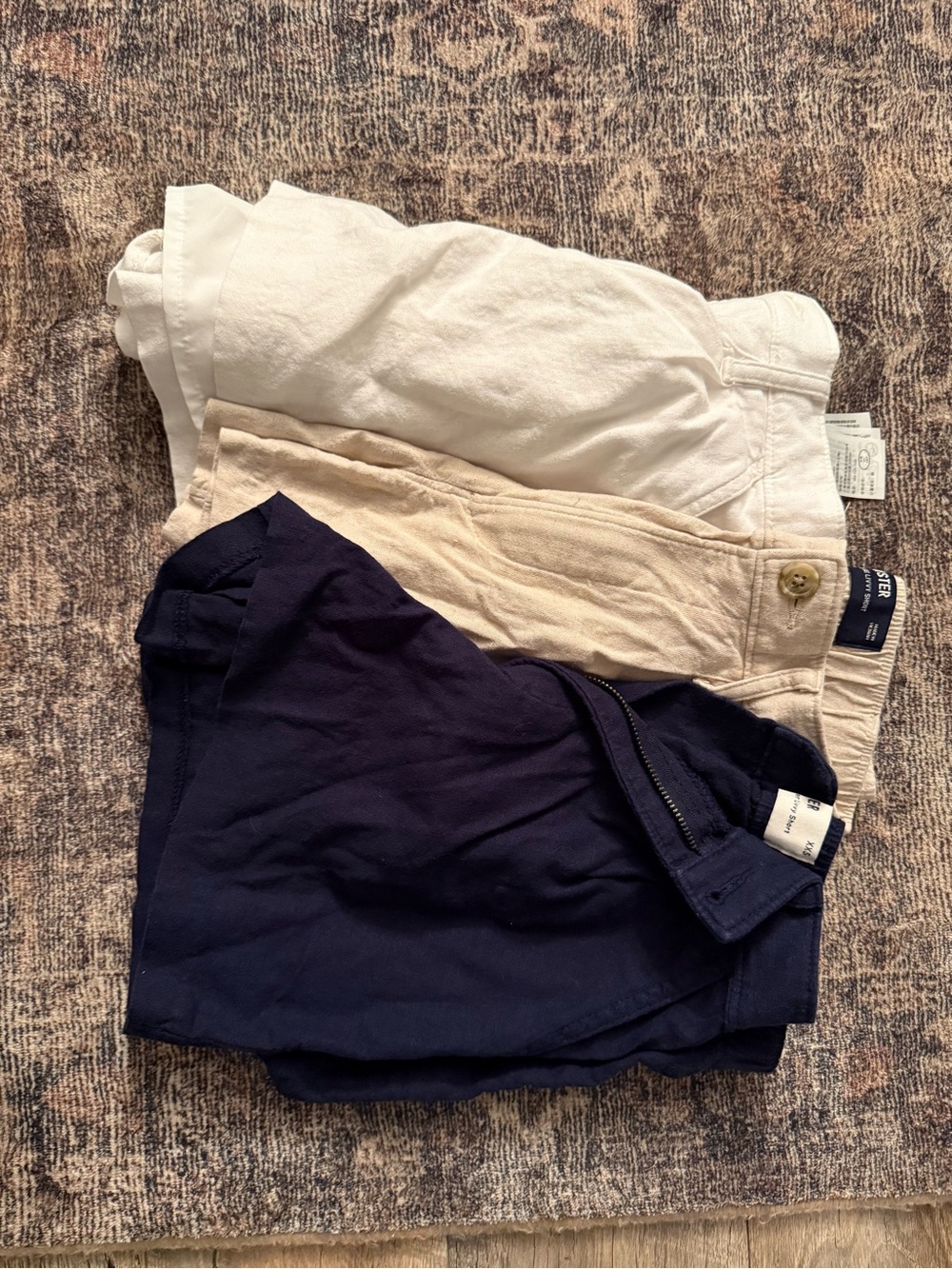 Hollister Girls 3-Pack Shorts in Navy, Cream & White